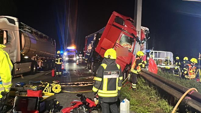 Ermittlungen laufen: Gegen 02.35 Uhr kam es am Montagmorgen auf der A67 zu einem tödlichen Verkehrsunfall.