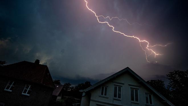 Wetter: In Niedersachsen und Bremen kann es in der Nacht zu Gewittern und Regenschauern kommen. (Symbolbild)