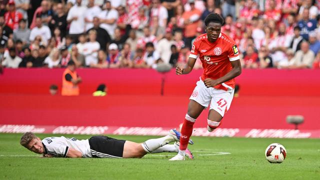 Fußball: Bundesligist Mainz holt Nakuzola in die Profimannschaft
