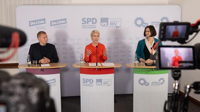 Bild: Koalitionsverhandlungen: SPD, Linke und Grüne in MV präsentieren erste Ergebnisse
