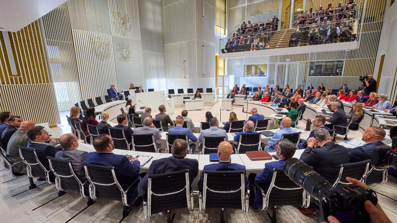 Erste Landtagssitzung: Birgit Hesse als Landtagspräsidentin wiedergewählt