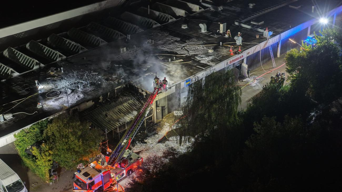 Feuerwehr im Einsatz: Millionenschaden nach Brand in Einkaufspassage ...