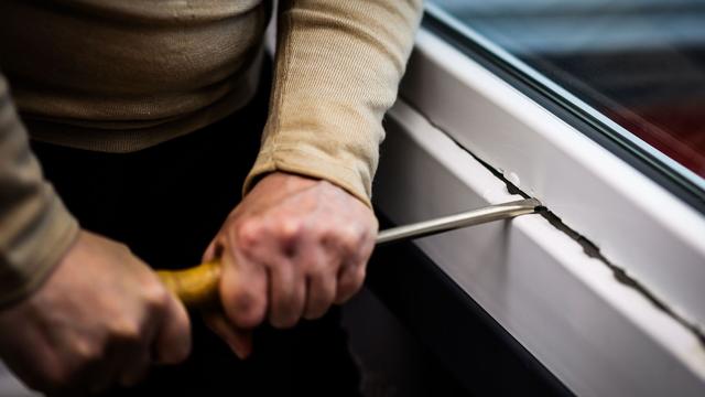 Mit dem Brecheisen: Hochsaison der Einbrecher - was die Polizei gerade jetzt rät