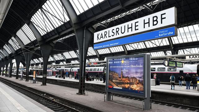 Sturmschaden: Sturm: Zugverkehr am Hauptbahnhof Karlsruhe eingestellt