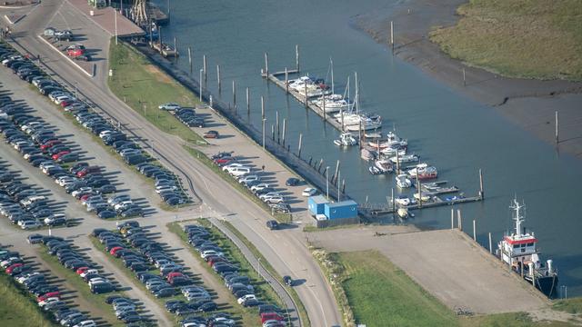Unwetter erwartet: Sturmflutwarnung: Inselgäste sollen Parkplatz räumen