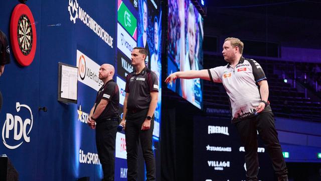Darts: Darts-EM in Dortmund: Littler und Schindler im Viertelfinale