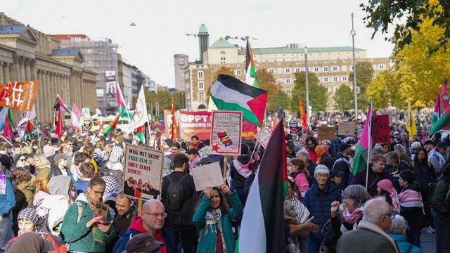 Angriff auf israelische Firma: Hunderte bei «Free the Ulm 5»-Demo - Polizisten verletzt