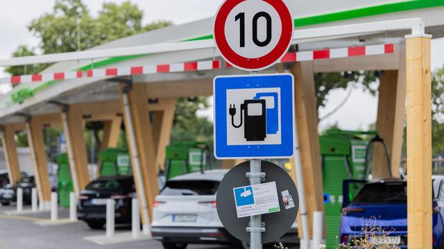 Marktstudie Neuwagen: Wegen hoher Nachfrage: E-Autos werden teurer