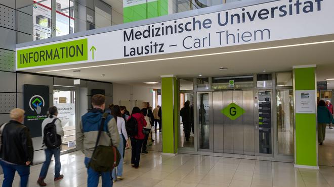 Kooperationsvertrag: Die Uni bildet ihre ersten Studenten aus. (Archivbild)