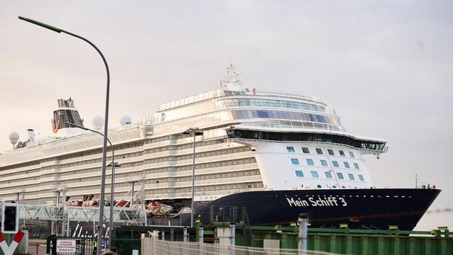 Zusammenstoß in Bremerhaven: Unfall von Kreuzfahrtschiff: Polizei ermittelt gegen Kapitän
