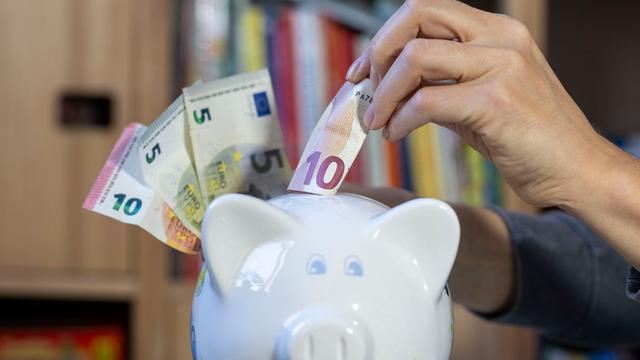Bruttosparquote: Nur die Schweizer sparen mehr als die Deutschen
