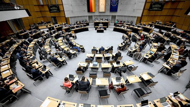Bild: Erste Sitzung: Abgeordnetenhaus entschiedet über wichtige Personalien