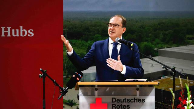 Hilfsgüterlager: Dobrindt will bei Zivilschutz nachlegen