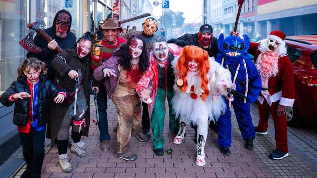 Halloween: Zombies verwandeln Völklinger Innenstadt in Gruselzone