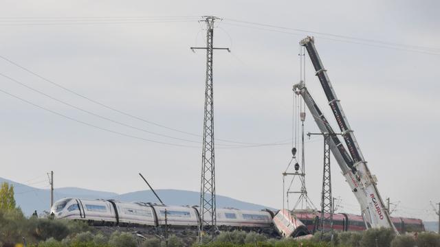 Bahnkatastrophe in Spanien: Zugunglück: Opferzahl nach Beendigung der Suche weiter offen