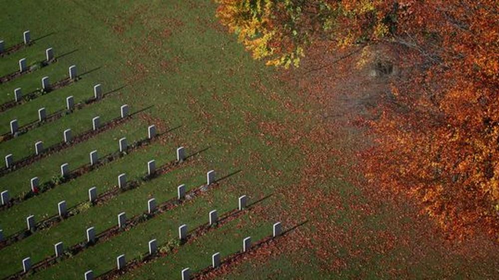 Reparationen: Gräber im französischen Arras von unbekannten Soldaten, die im Ersten und Zweiten Weltkrieg gefallen sind
