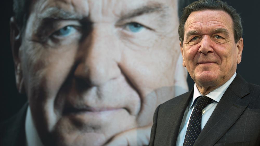 Krim-Krise: Ex-Kanzler Gerhard Schröder bei der Vorstellung seines Buches "Klare Worte"