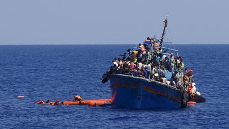 Mittelmeer Hunderte Tote Bei Untergang Von Fluchtlingsboot Zeit Online