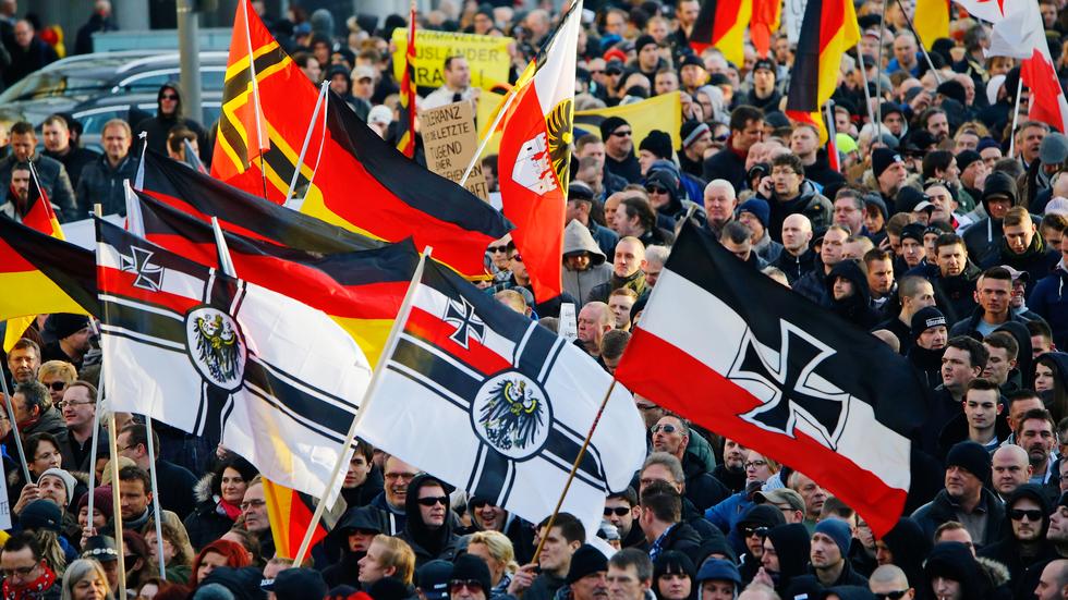 Fremdenfeindlichkeit: Rechtsextreme protestieren in Köln