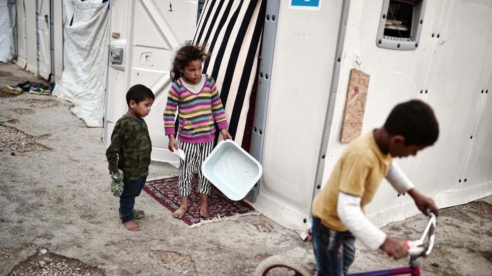 EU-Flüchtlingspolitik: Die Flüchtlingslager auf den griechischen Inseln sind überfüllt. Immer wieder kommt es zu Unruhen.