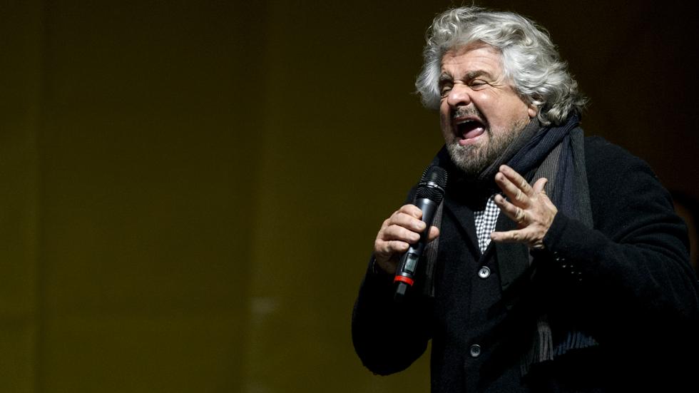 Italien: Der Anführer der Fünf-Sterne-Bewegung, Beppe Grillo, vor Anhängern in Turin