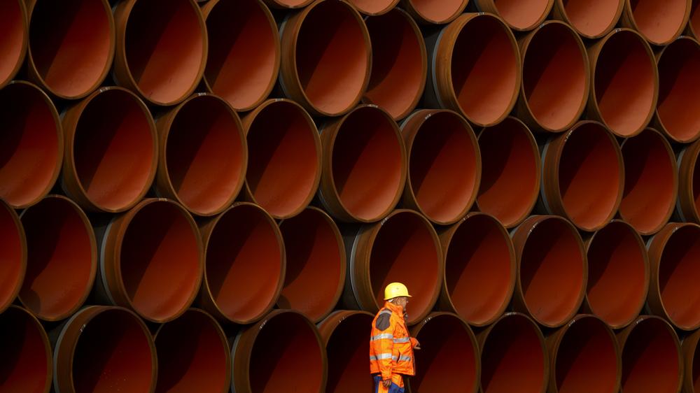 Nord Stream 2: Rohre zum Bau von Nord Stream 2. Vom kommenden Jahr an soll die Pipeline unter Umgehung von Polen und der Ukraine Gas von Russland nach Deutschland liefern.