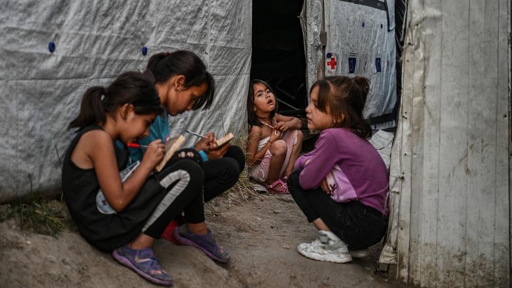 Griechische Flüchtlingslager: Kinder im Flüchtlingscamp Moria auf der Insel Lesbos 