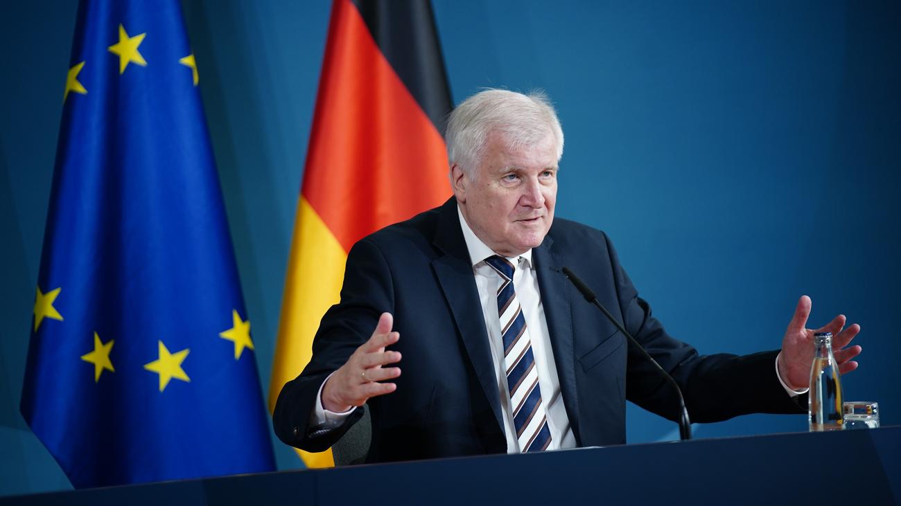 Horst Seehofer: "Jetzt nicht reflexhaft in Deckung gehen" | ZEIT ONLINE