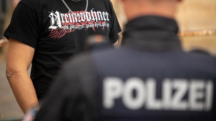 Bundesinnenministerium: Polizei Fahndet Nach 481 Rechtsextremisten ...