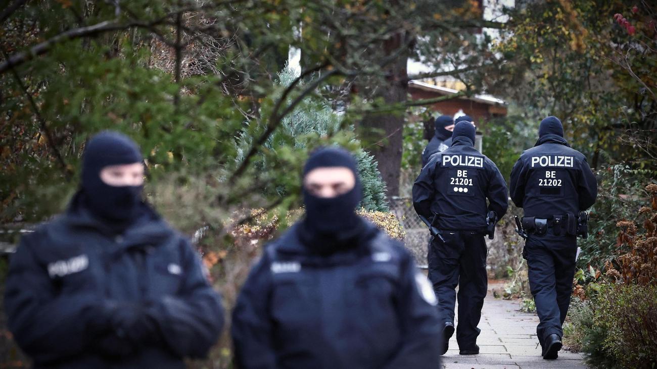 Reichsbürgerszene: 23 Verdächtige Wegen Umsturzplänen Inzwischen In ...