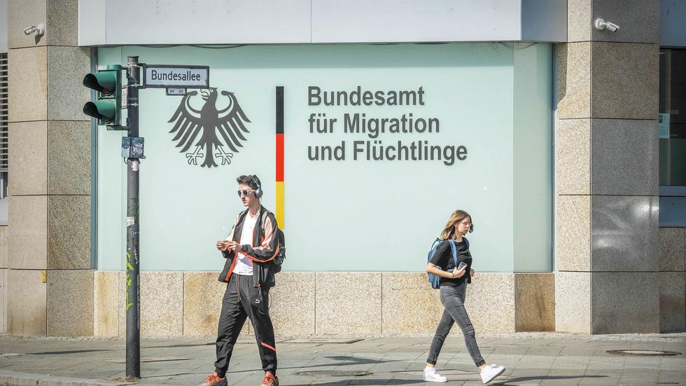 Migrationsbericht: Zahl Der Zuzüge Nach Deutschland Stieg 2021 Deutlich ...