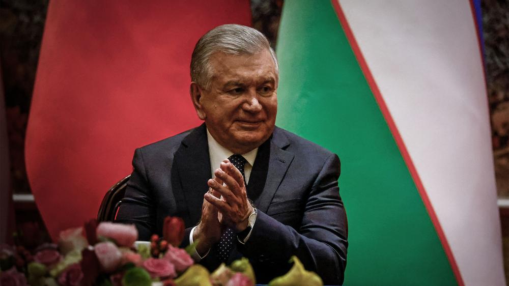Usbekistan Shavkat Mirziyoyev als usbekischer Präsident wiedergewählt