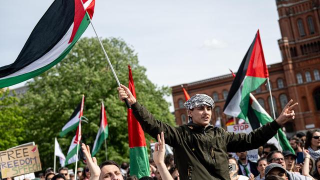 Palästina-Kongress: Hunderte demonstrieren gegen Verbot von Palästina-Kongress