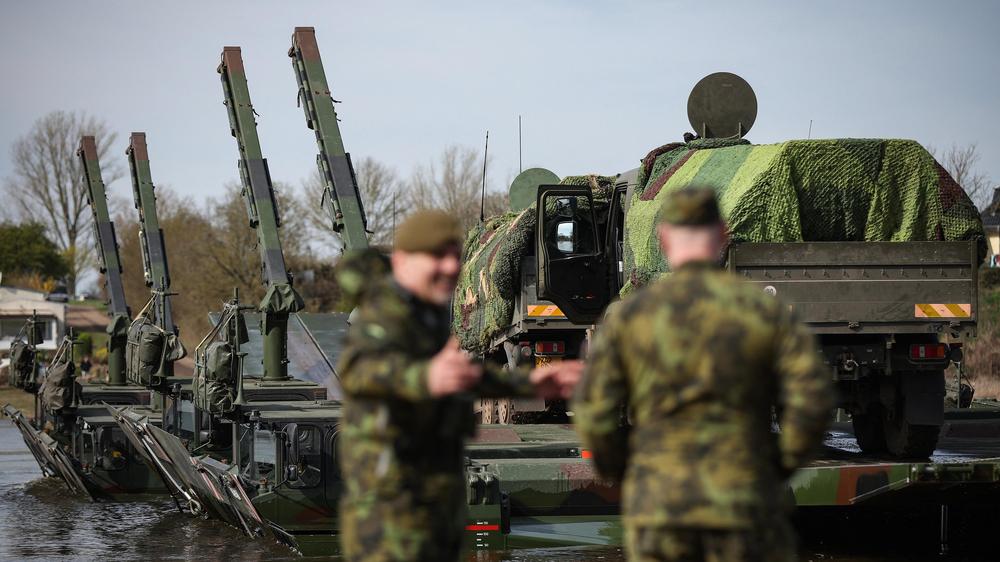 Nato-Außenministertreffen: Nato-Militärübung auf der Elbe in Hohengöhren bei Tangermünde Ende März