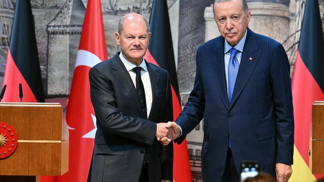 Istanbul: Olaf Scholz verteidigt Rüstungsexporte in die Türkei