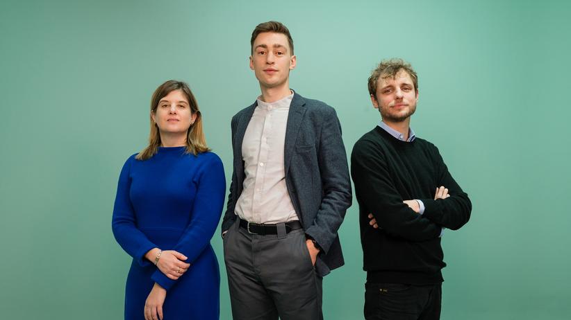 Regierungskrisen: In einer neuen Ausgabe des Podcasts "Was jetzt? – Der Wahlkreis" sprechen Lisa Caspari, Paul Middelhoff und Robert Pausch über die Gemeinsamkeiten der Regierungskrisen in unseren Nachbarländern.