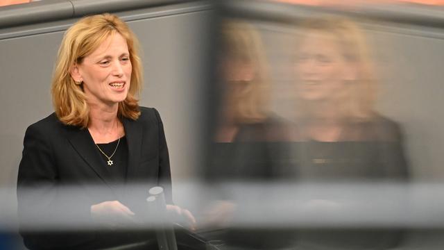 Pflegende Angehörige: Bundesfamilienministerin will Pflegegeld als Lohnersatz einführen