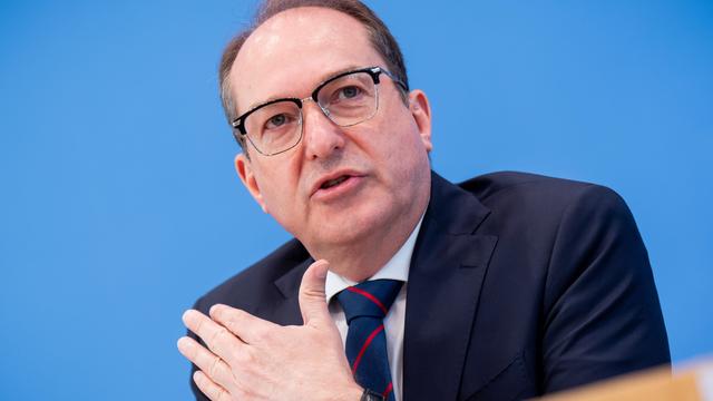 Rechtsextremismus: AfD-Gutachten reicht laut Dobrindt nicht für Verbotsverfahren