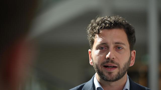 Migration: Banaszak kritisiert Merz-Aussagen zu Stadtbild als "respektlos"