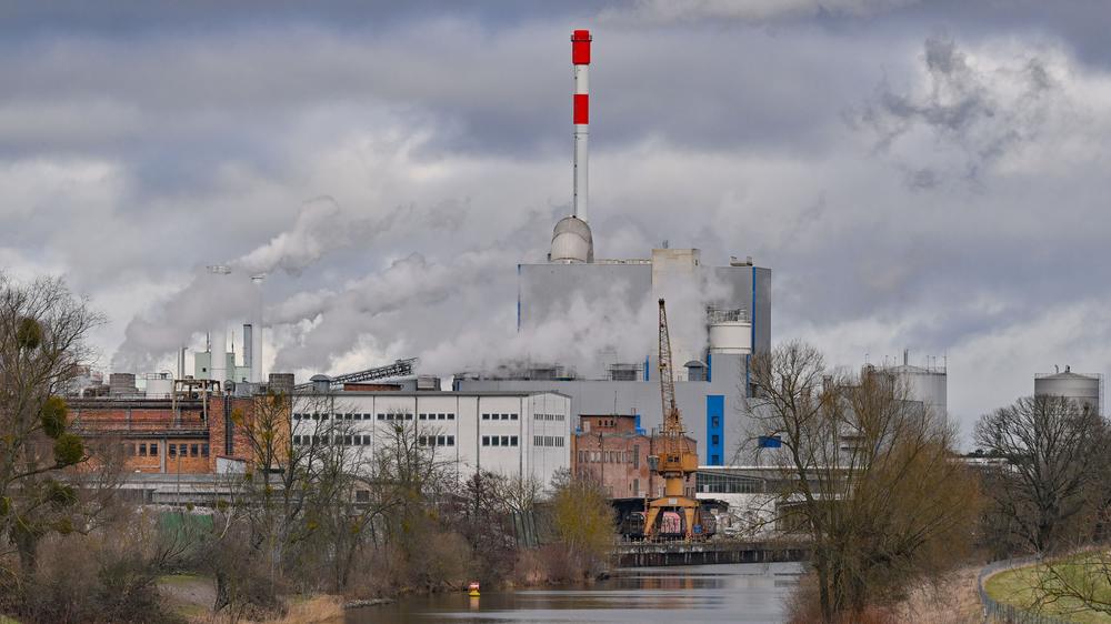 Industrie: Bundeswirtschaftsministerin Katherina Reiche (CDU) will die deutsche Industrie klimafreundlicher machen. Dafür will sie Unternehmen finanziell unterstützen, die ihre Produktion umstellen.