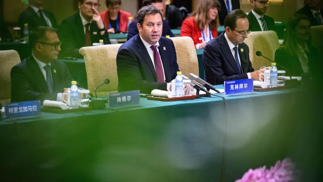 Vizekanzler in China: Klingbeil fordert in China sicheren Zugang zu kritischen Rohstoffen