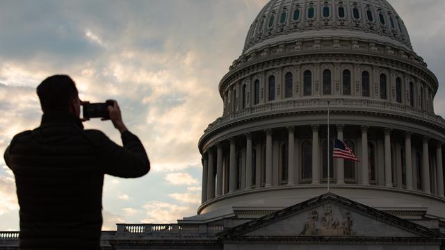 Shutdown in the USA: U.S. Senate Approves a Continuing Resolution to End the Spending Freeze