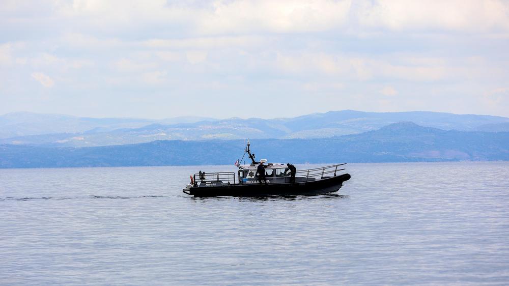  Die Abschiebungen, an denen Frontex beteiligt ist, müssen dem EU-Recht entsprechen. Für Grundrechtsverstöße kann die Agentur haftbar gemacht werden, urteilte der EuGH.