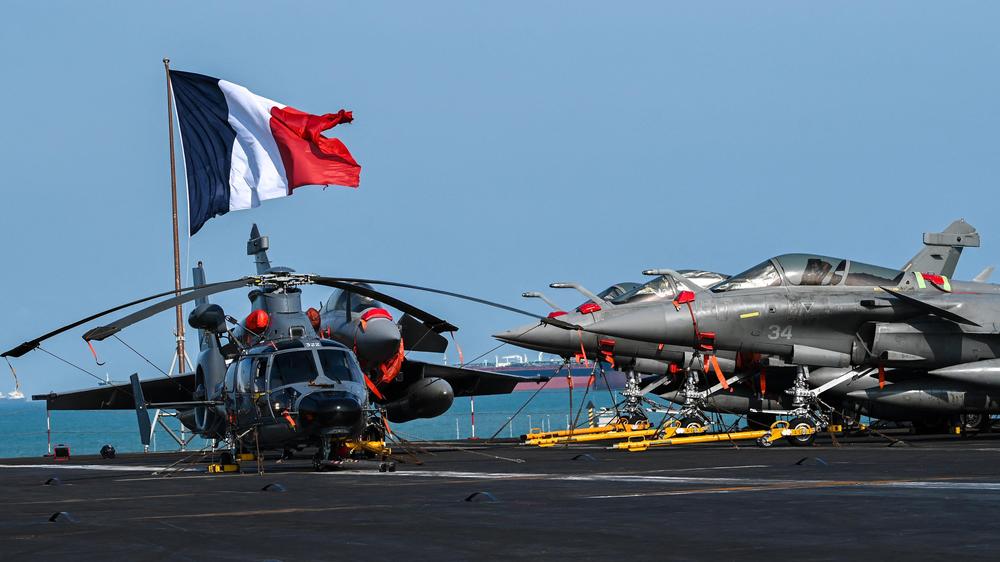  Ein neuer Flugzeugträger soll das französische Kriegsschiff "Charles de Gaulle" (hier im Bild) von 2038 an ersetzen.