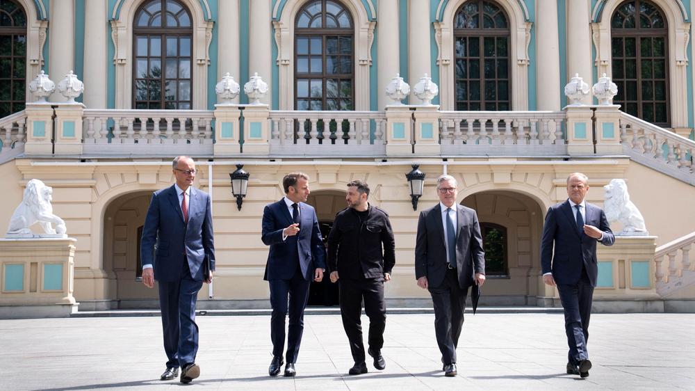 Russian assets: Can Europeans help Ukraine with Russian billions? Chancellor Merz, French President Macron, Ukrainian President Zelensky, Great Britain's Prime Minister Starmer and Polish Prime Minister Tusk in Kyiv in May.