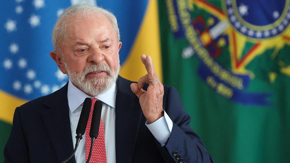 Brasilien: Mit einem neuen Gesetz soll der ehemalige brasilianische Präsident Bolsonaro rund 25 Jahre Hafterleichterung bekommen. Am dritten Jahrestag von dessen Umsturzversuch legte Präsident Lula nun sein Veto dagegen ein.