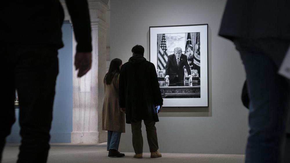 US-Regierung: In Washington, D. C. wurde ein Text unter einem Foto des US-Präsidenten ausgetauscht, der diesem nicht gefallen hatte.