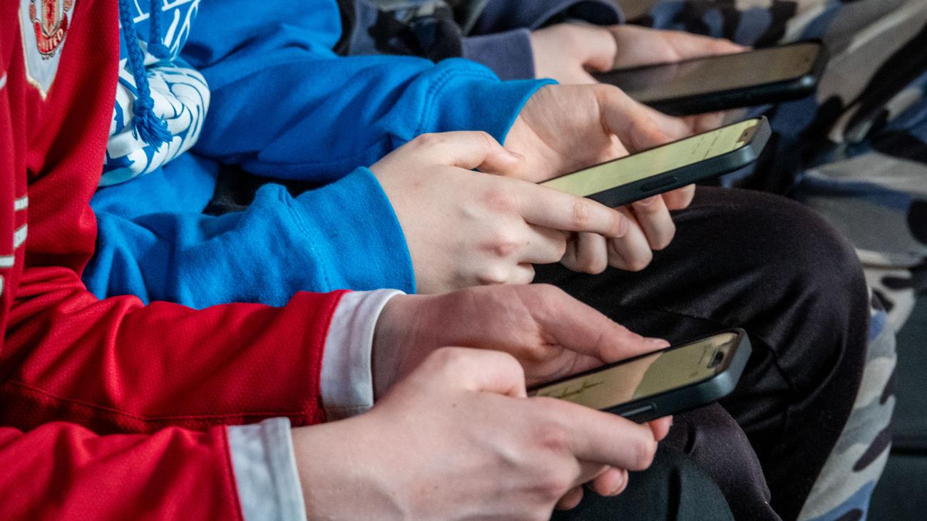 Frankreich: Macron will soziale Medien für unter 15-Jährige verbieten