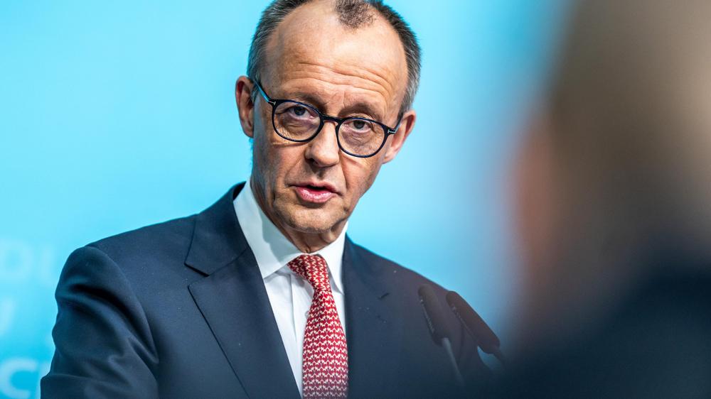 Bundeskanzler Friedrich Merz (CDU) setzt nicht auf eine Eskalation im Zollstreit mit den USA – aber er zeigt die Instrumente, die Europa hat.