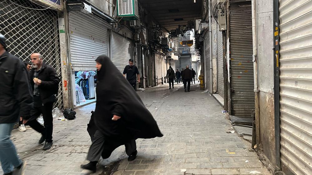 Iran: Spontane Proteste am Teheraner Basar: Seit zwölf Tagen dauert die Protestwellt im Iran bisher an.